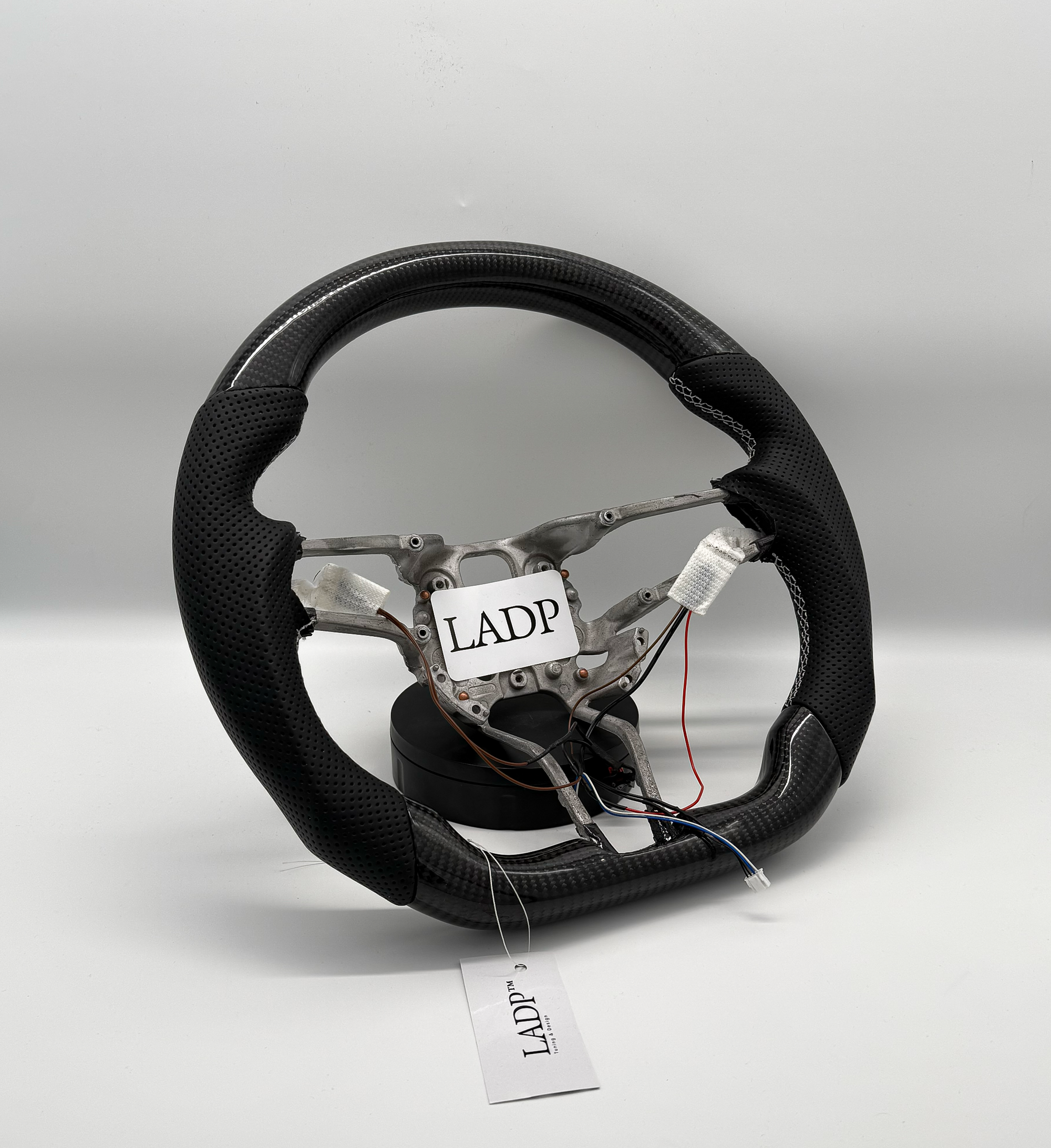 Exklusive Carbon-Lenkradschale für Porsche – mit Schaltwippen