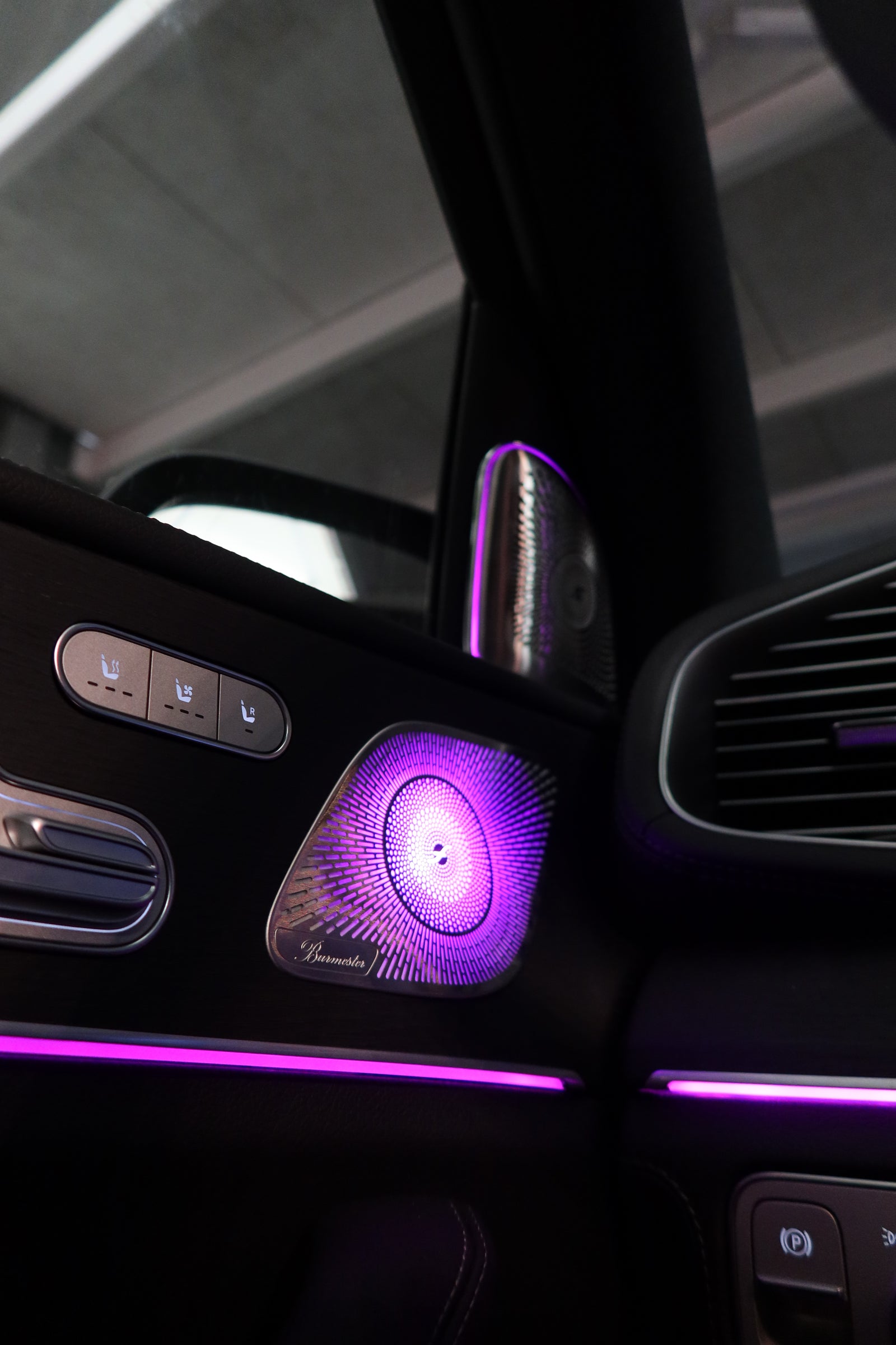W167 GLE/GLS Ambientebeleuchtung Upgrade – Beleuchtete Burmester Lautsprecher von LADP