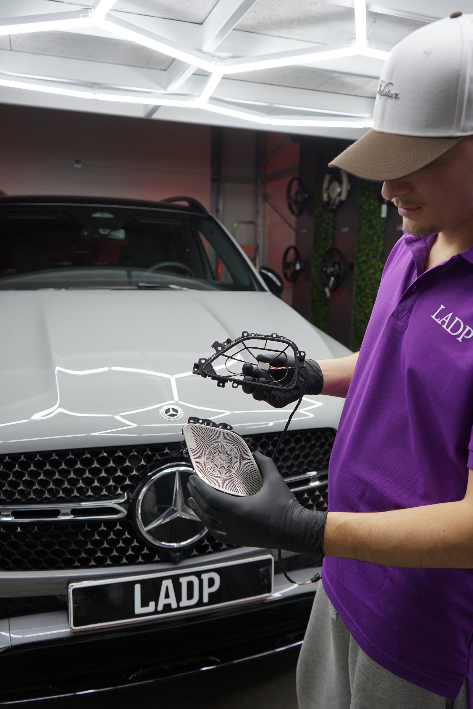 W167 GLE/GLS Ambientebeleuchtung Upgrade – Beleuchtete Burmester Lautsprecher von LADP