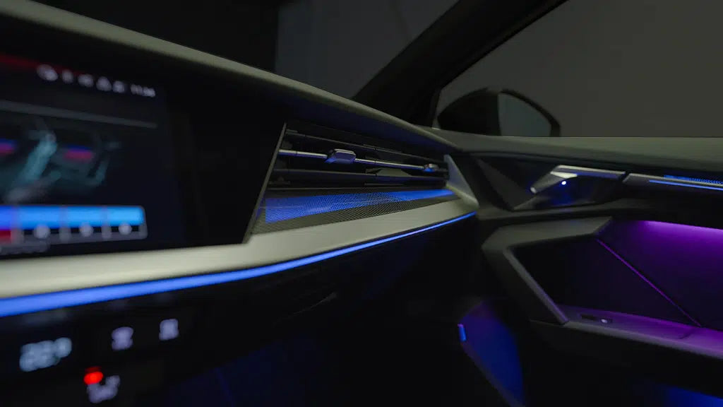 Audi A3 neues Modell Ambientebeleuchtung 1 zu 1 inkl Codierung im System Einbau Österreich