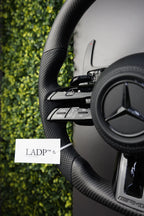 Mercedes AMG Lenkrad Facelift Matt Carbon mit schwarzen Anbauteilen – LADP Upgrade Paket