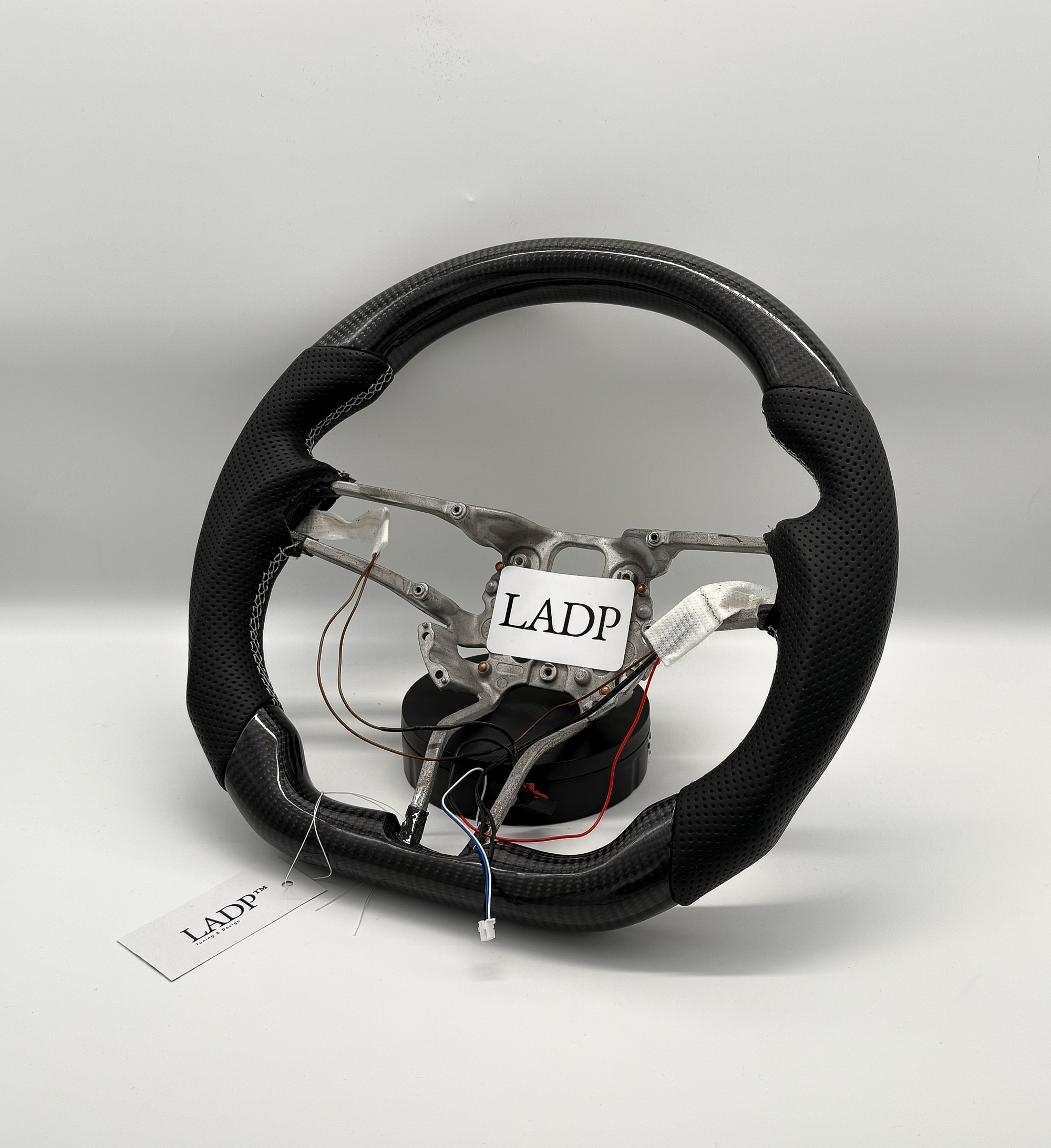 Exklusive Carbon-Lenkradschale für Porsche – mit Schaltwippen