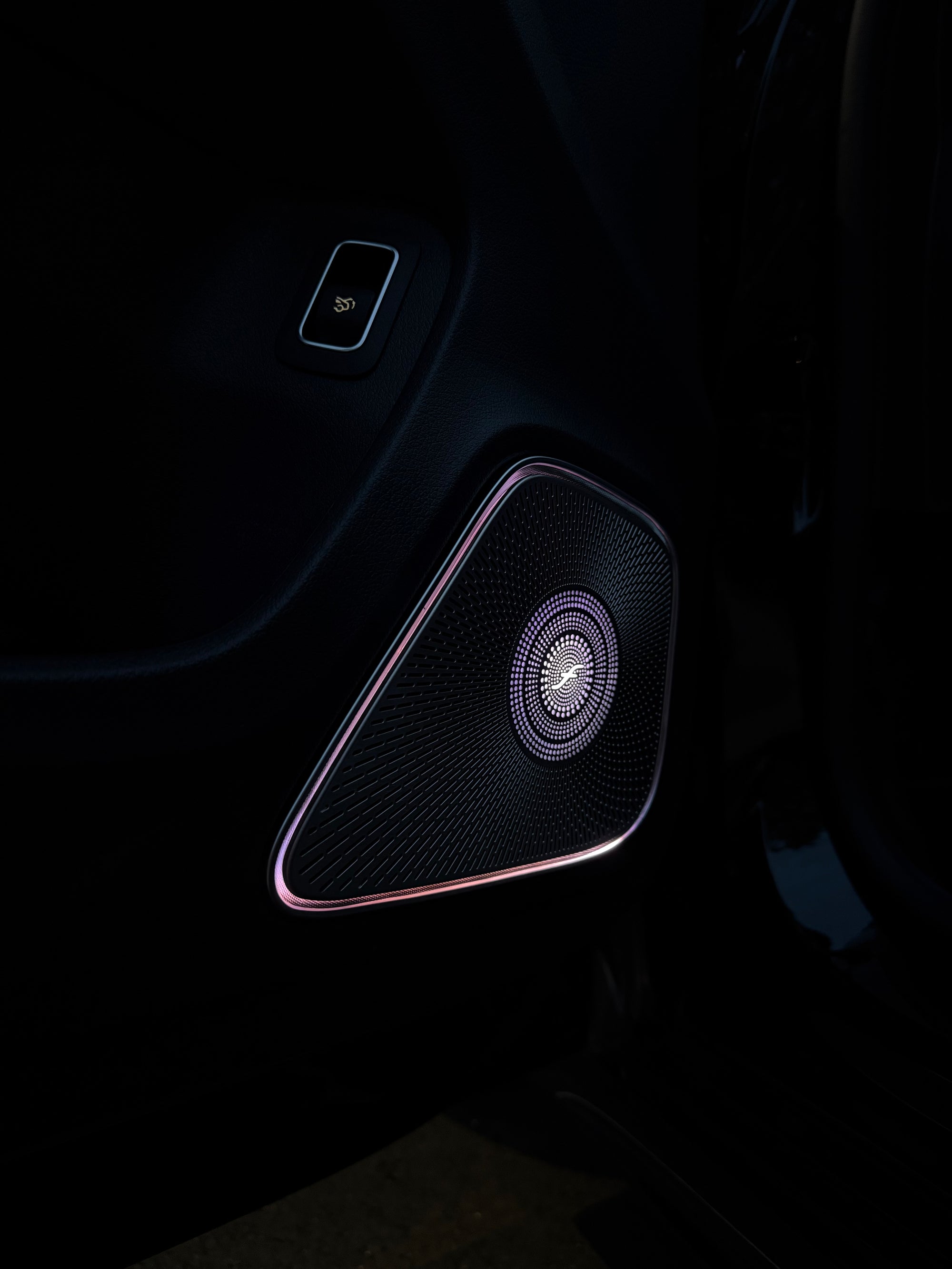 Beleuchtete Burmester Abdeckung – passend für Mercedes-Benz W177 / W118