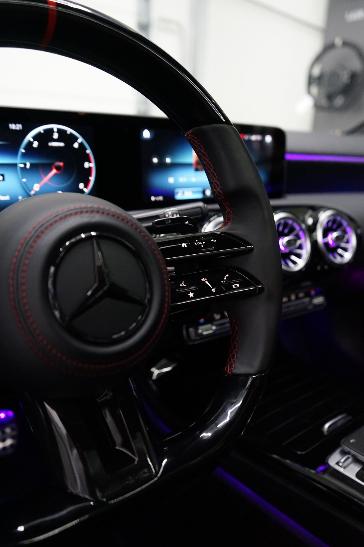 Mercedes AMG Steering Wheel Gloss Black Facelift – LADP Upgrade Package