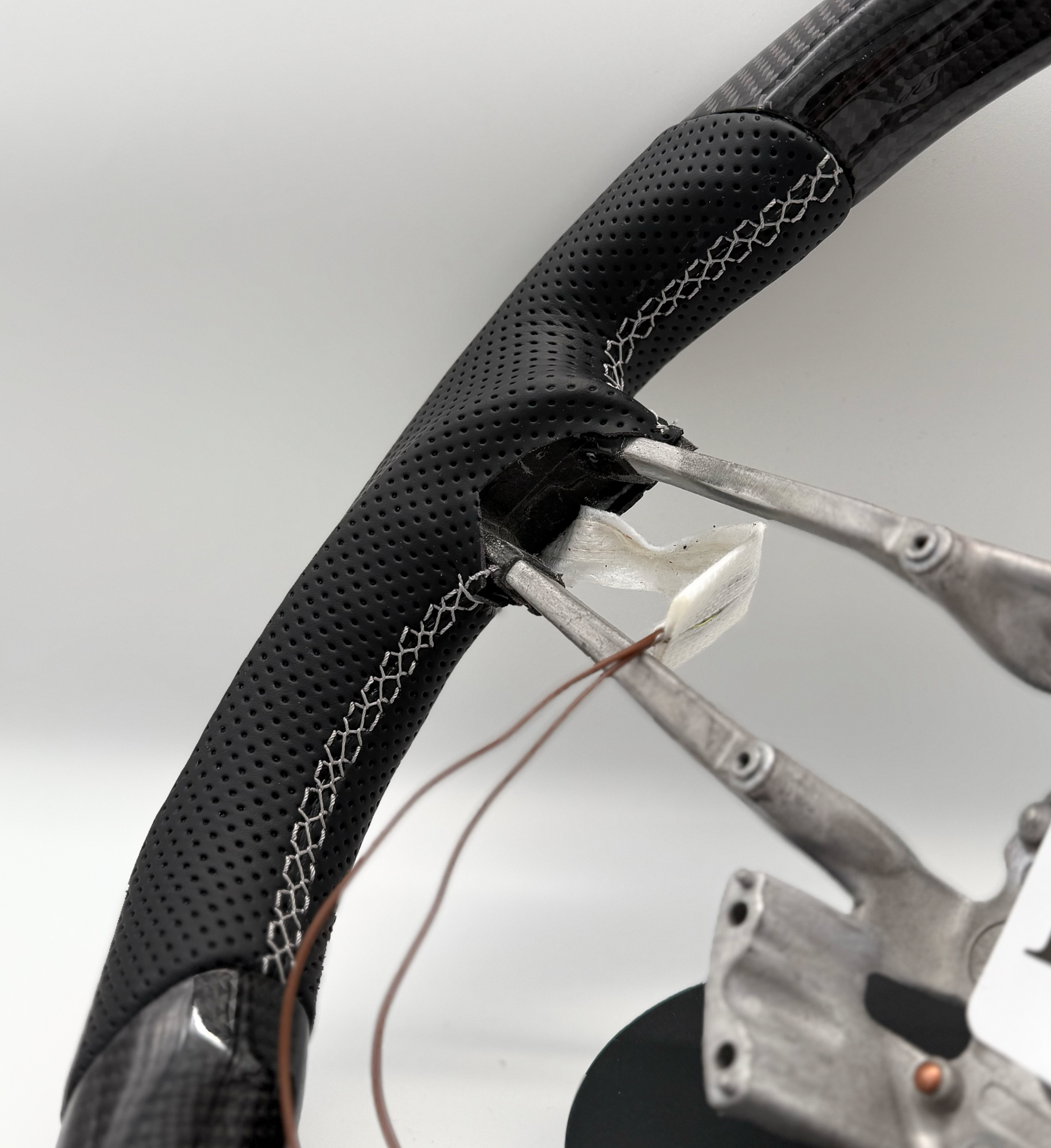 Exklusive Carbon-Lenkradschale für Porsche – mit Schaltwippen