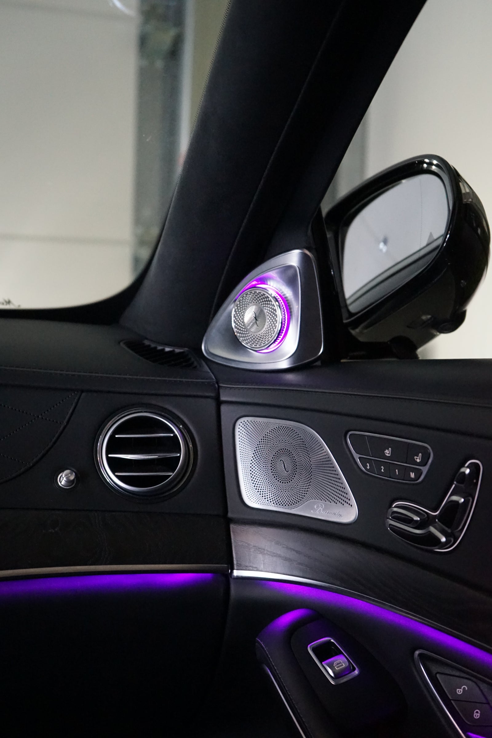 Mercedes-Benz S-Class W222 4D Rotating Tweeters with 64-Color Ambient Lighting | Plug & Play LED Upgrade – No Coding