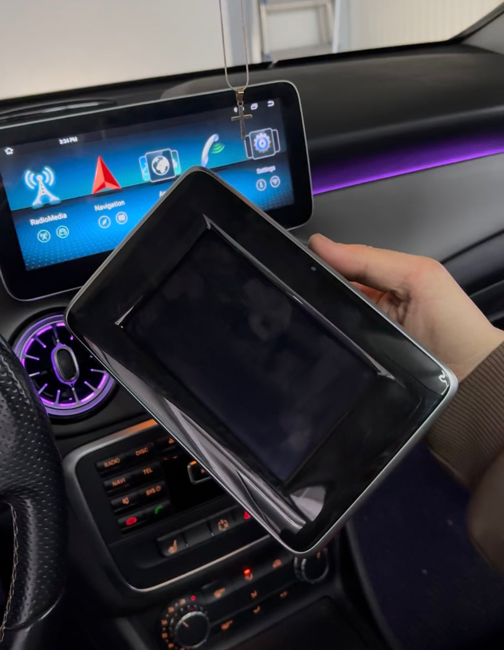 LADP Android 14 Multimedia Display for Mercedes A-Class W176 / CLA C117 / GLA X156 - Wireless CarPlay & Android Auto, Plug & Play